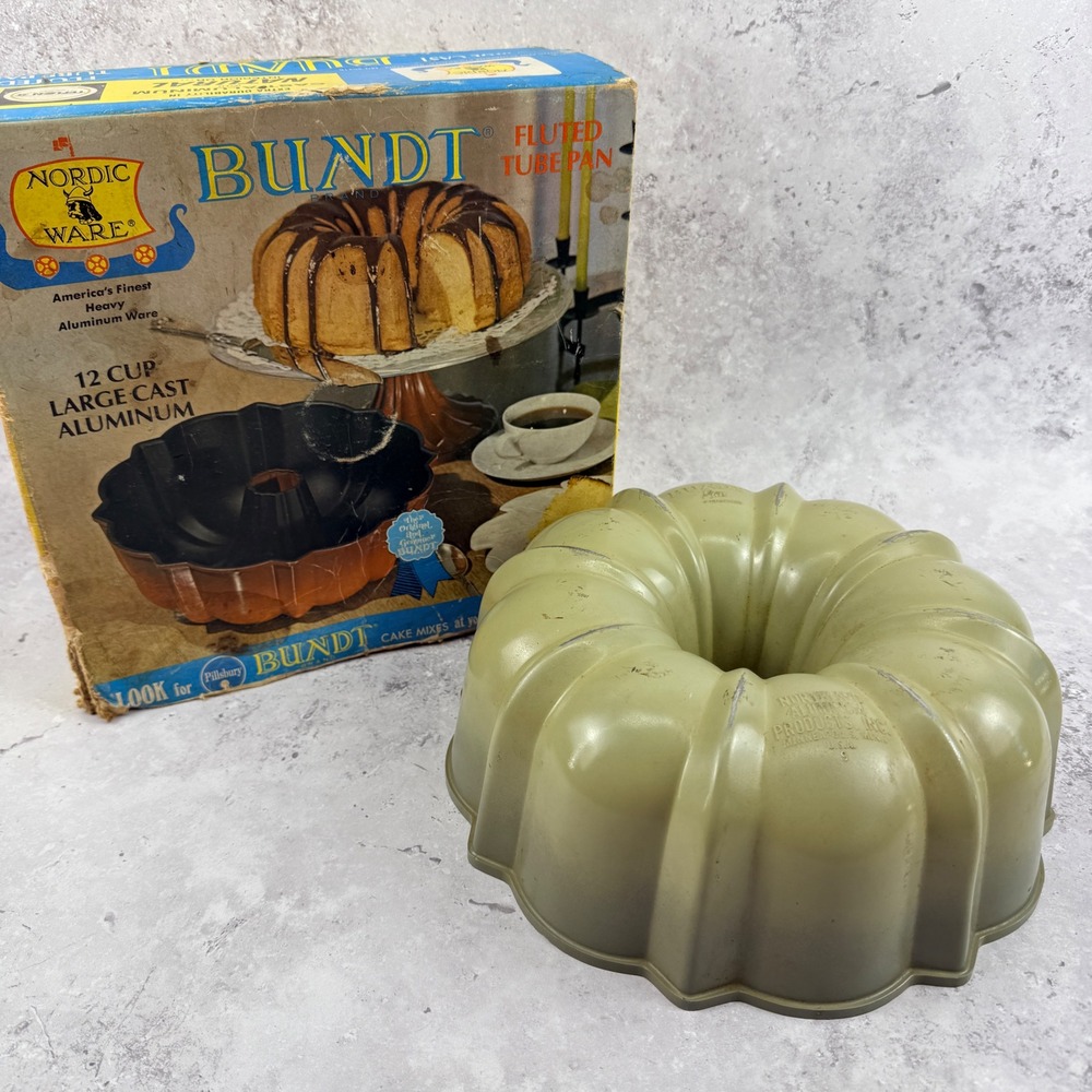 Nordic Ware Bundt Pan Avocado Green 12 Cup Heavy Cast Aluminum Box 1970s